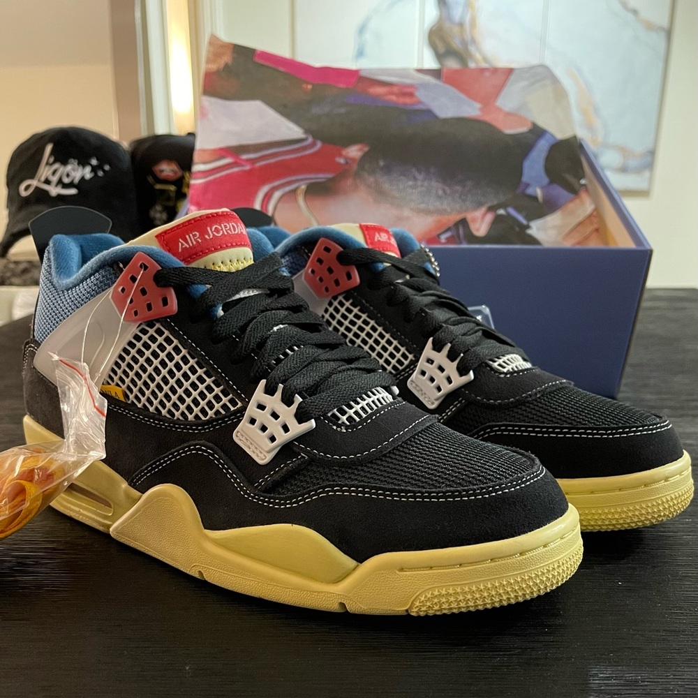Air Jordan 4 x Union LA Off-Noir Guavas